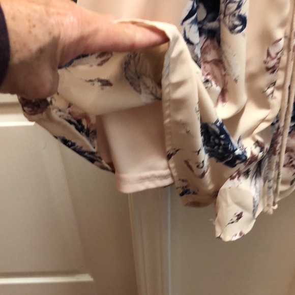 Papaya brand adult size M taupe w/ some blue and hints of brown flower print - Picture 5 of 5